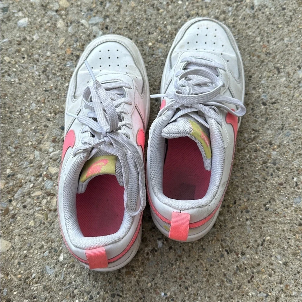 Nike sneakers white and pink size 6 youth